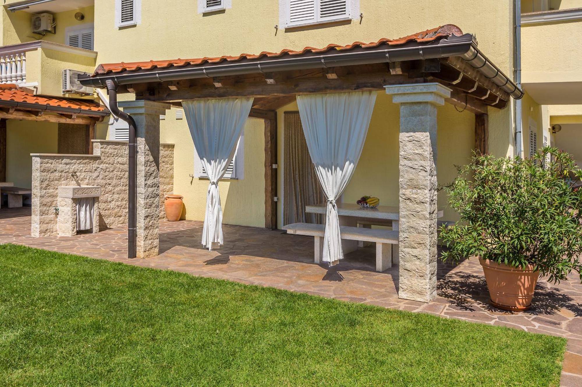 Guest House Antonella Malinska Buitenkant foto