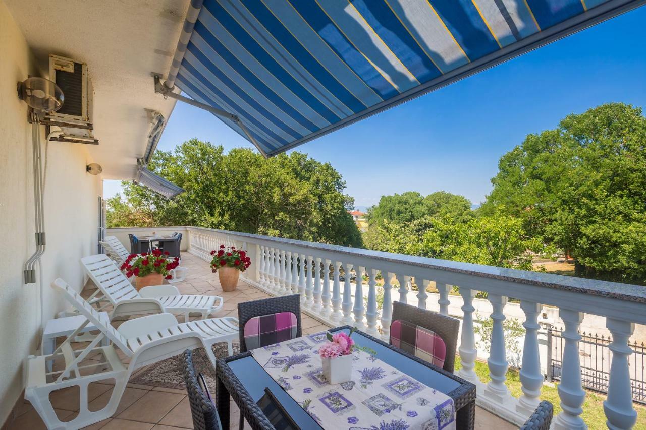 Guest House Antonella Malinska Buitenkant foto